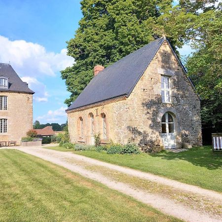 Hostal L'Annexe Du Plessis Bochard Saint-Pierre-des-Nids Exterior foto